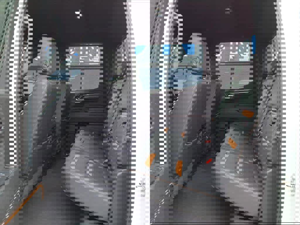 Used 2024 GMC Sierra 1500 AT4 w/ Technology Package image 9