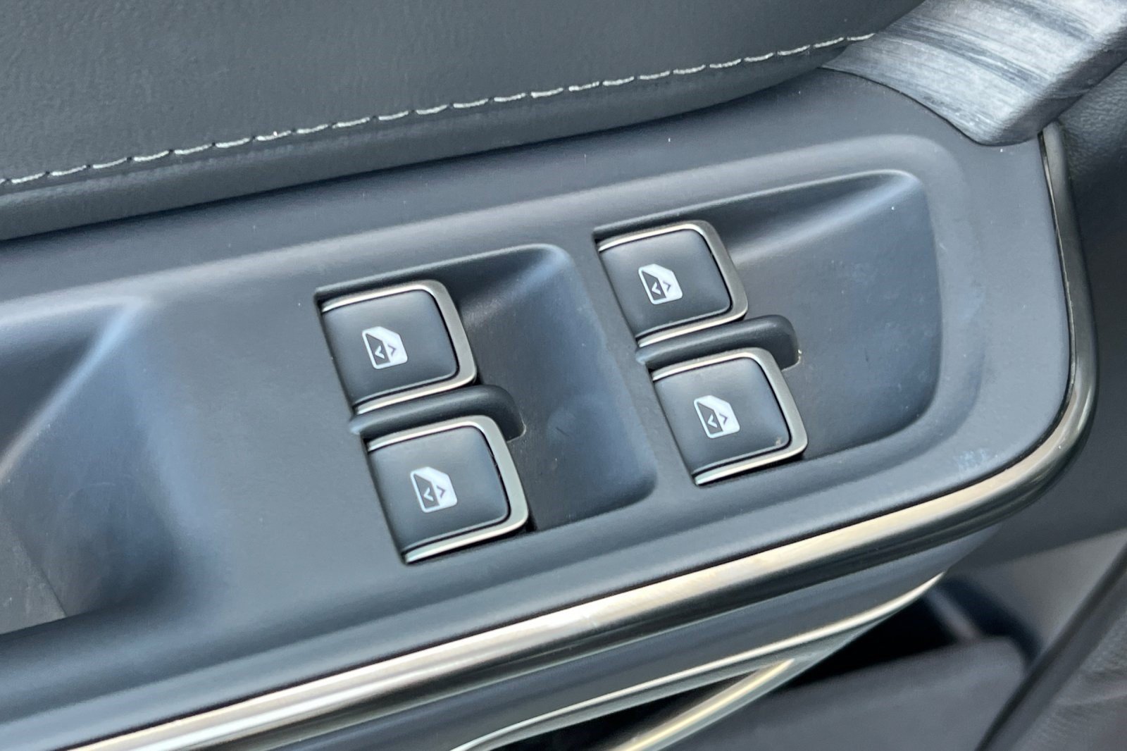 Used 2024 Rivian R1S Adventure AWD/4WD image 13