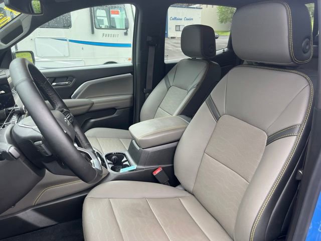Used 2025 Chevrolet Colorado ZR2 w/ Technology Package AWD/4WD image 12