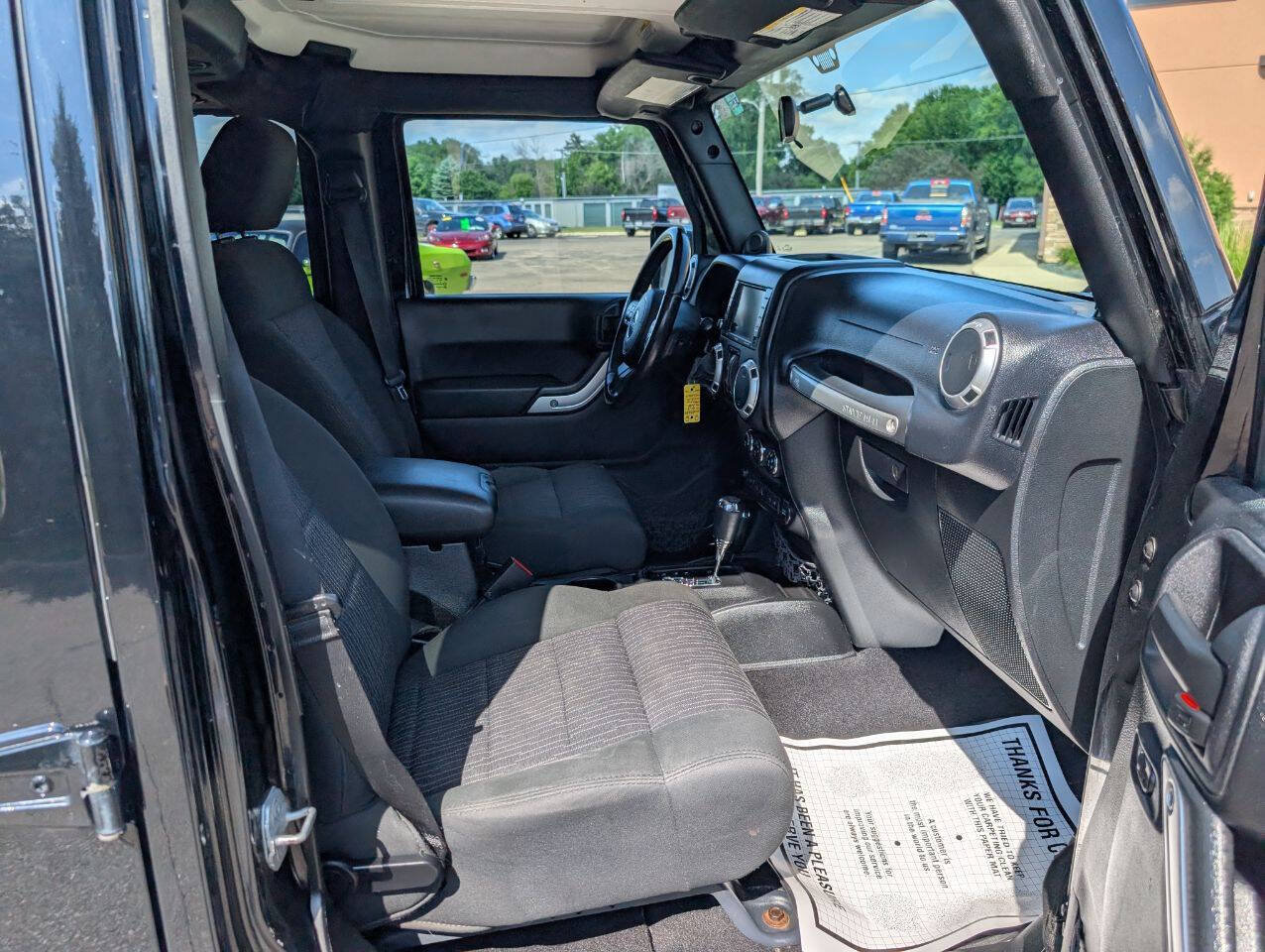 Used 2012 Jeep Wrangler Unlimited Sahara w/ Connectivity Group AWD/4WD image 11
