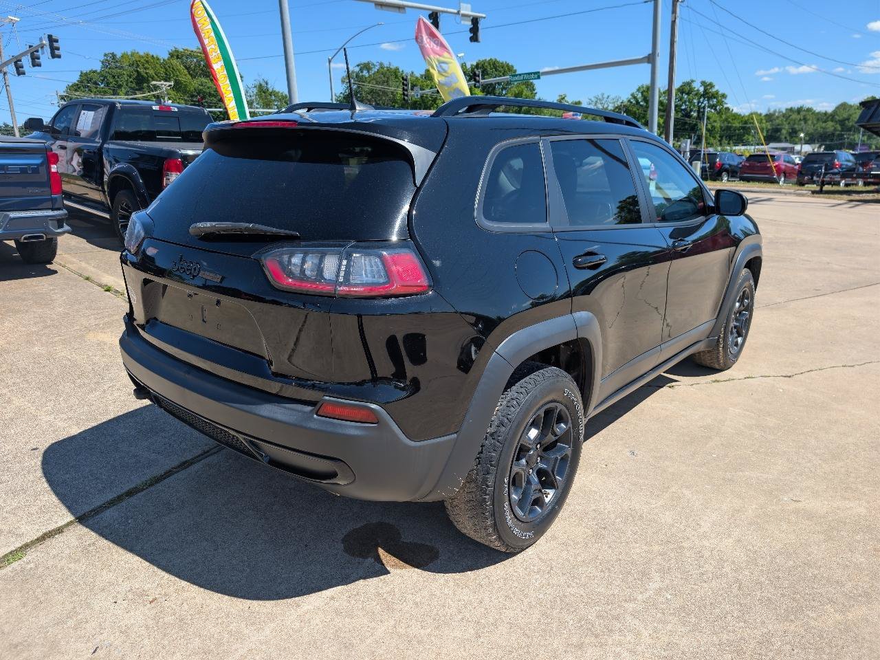 Used 2022 Jeep Cherokee Latitude AWD/4WD image 9