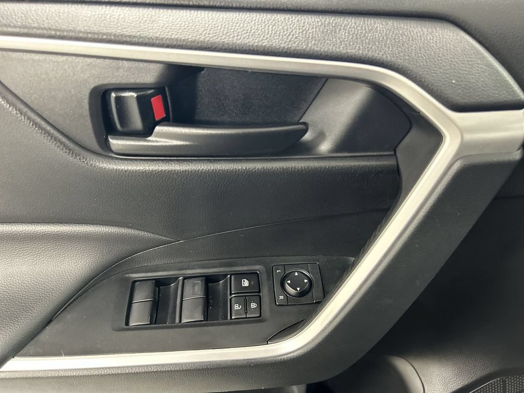 Used 2024 Toyota RAV4 LE AWD/4WD image 11