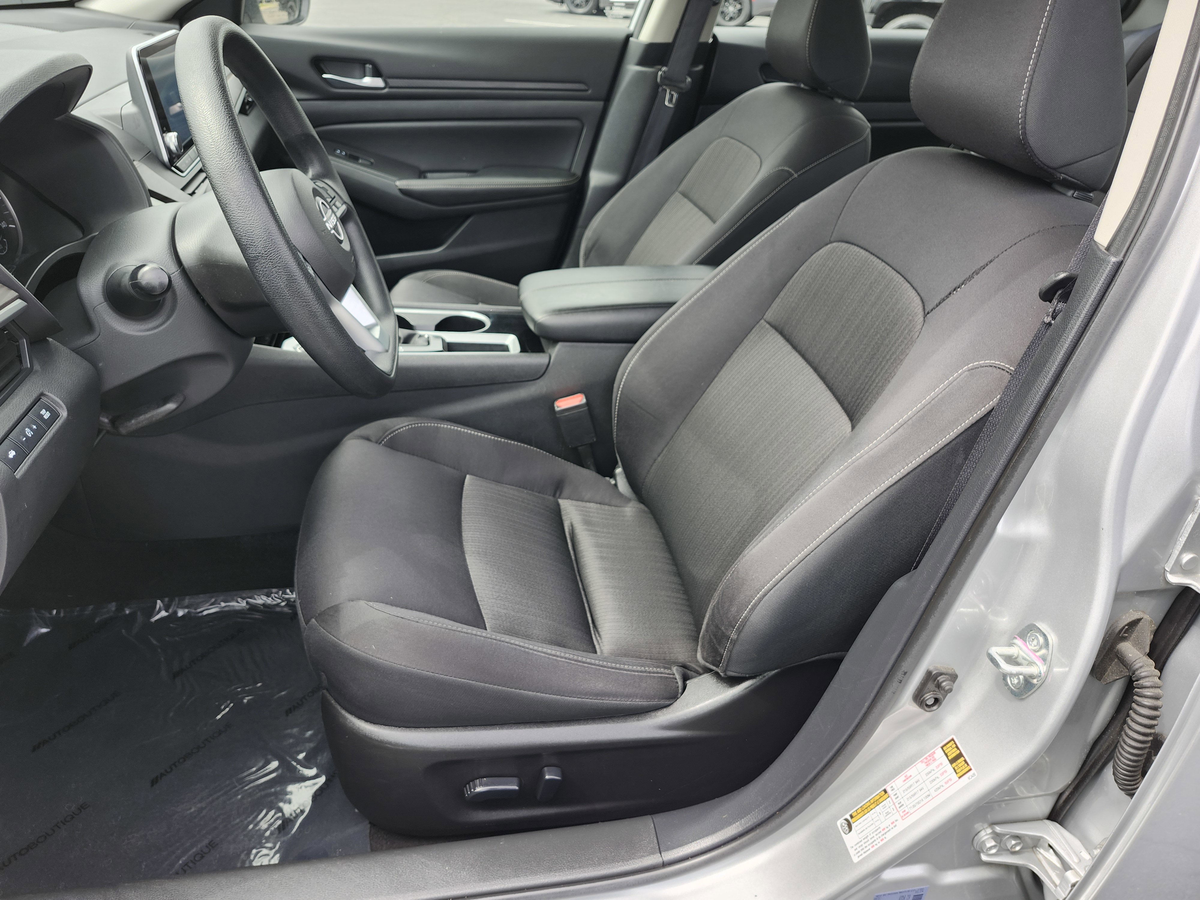 Used 2024 Nissan Altima 2.5 SV FWD image 23