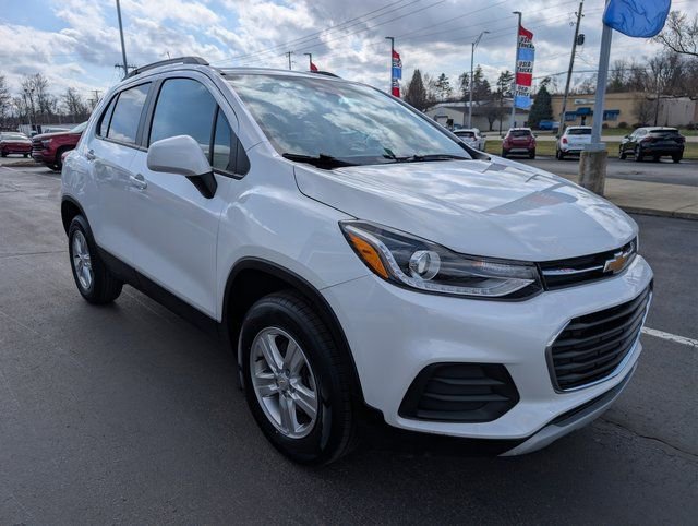 Used 2022 Chevrolet Trax LT w/ LT Convenience Package image 7