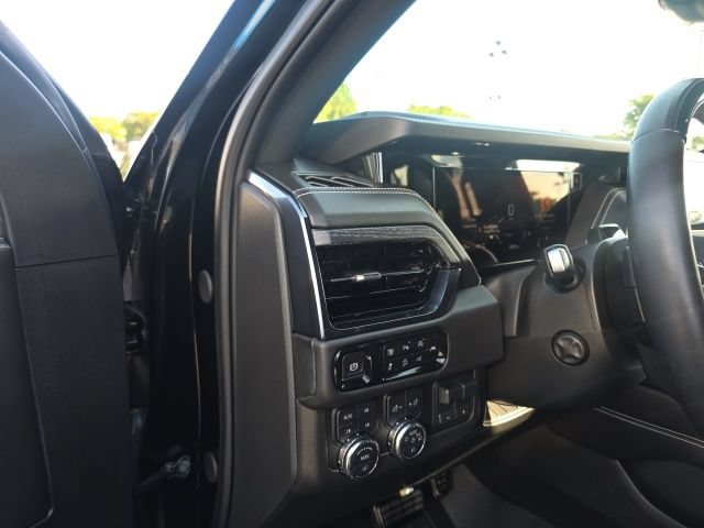 Used 2025 GMC Yukon AT4 Ultimate AWD/4WD image 17