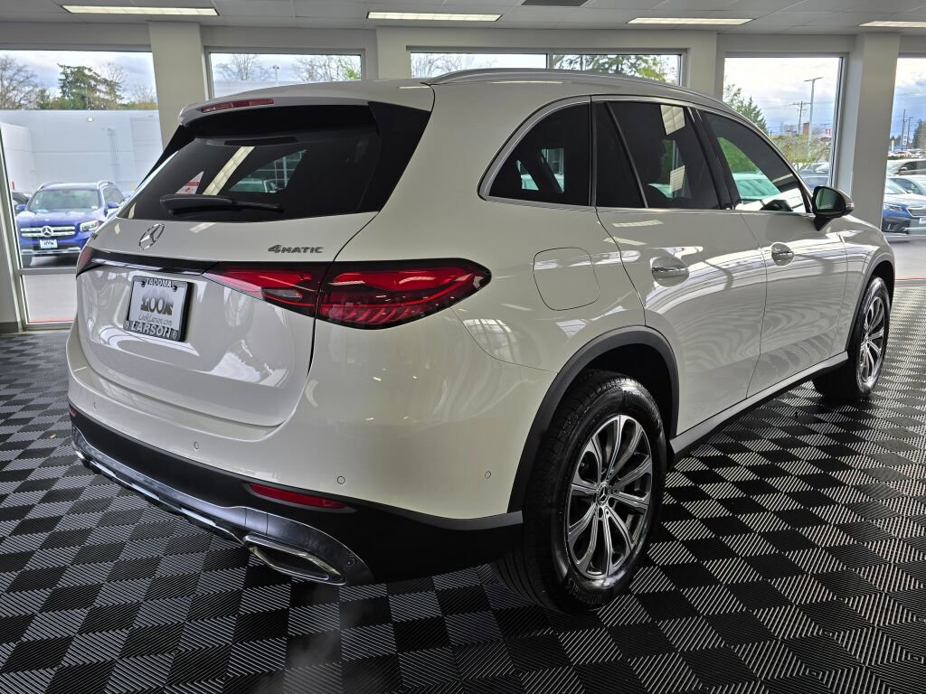 Used 2024 Mercedes-Benz GLC 300 4MATIC image 4