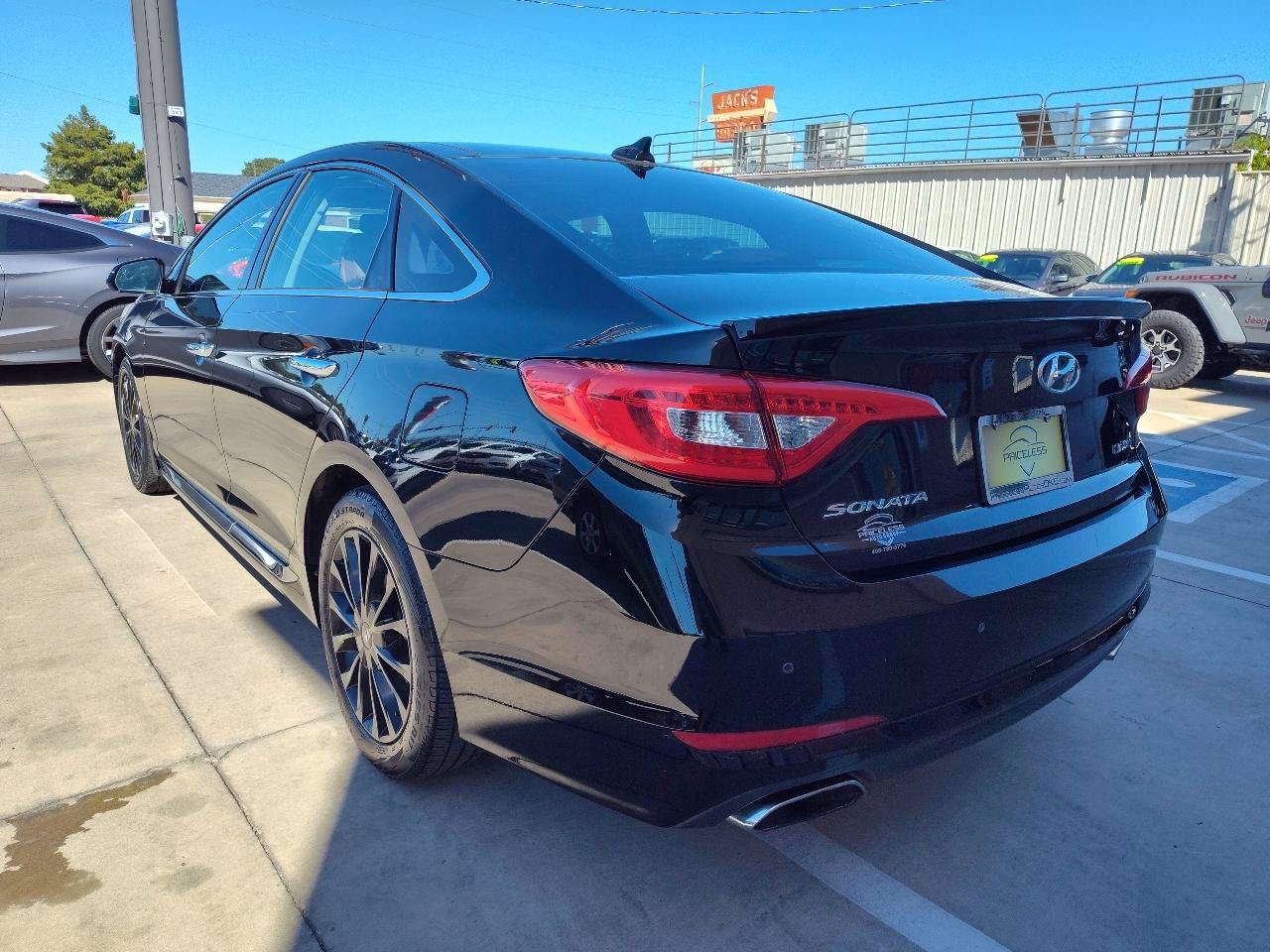 Used 2015 Hyundai Sonata Limited w/ Option Group 06 FWD image 6