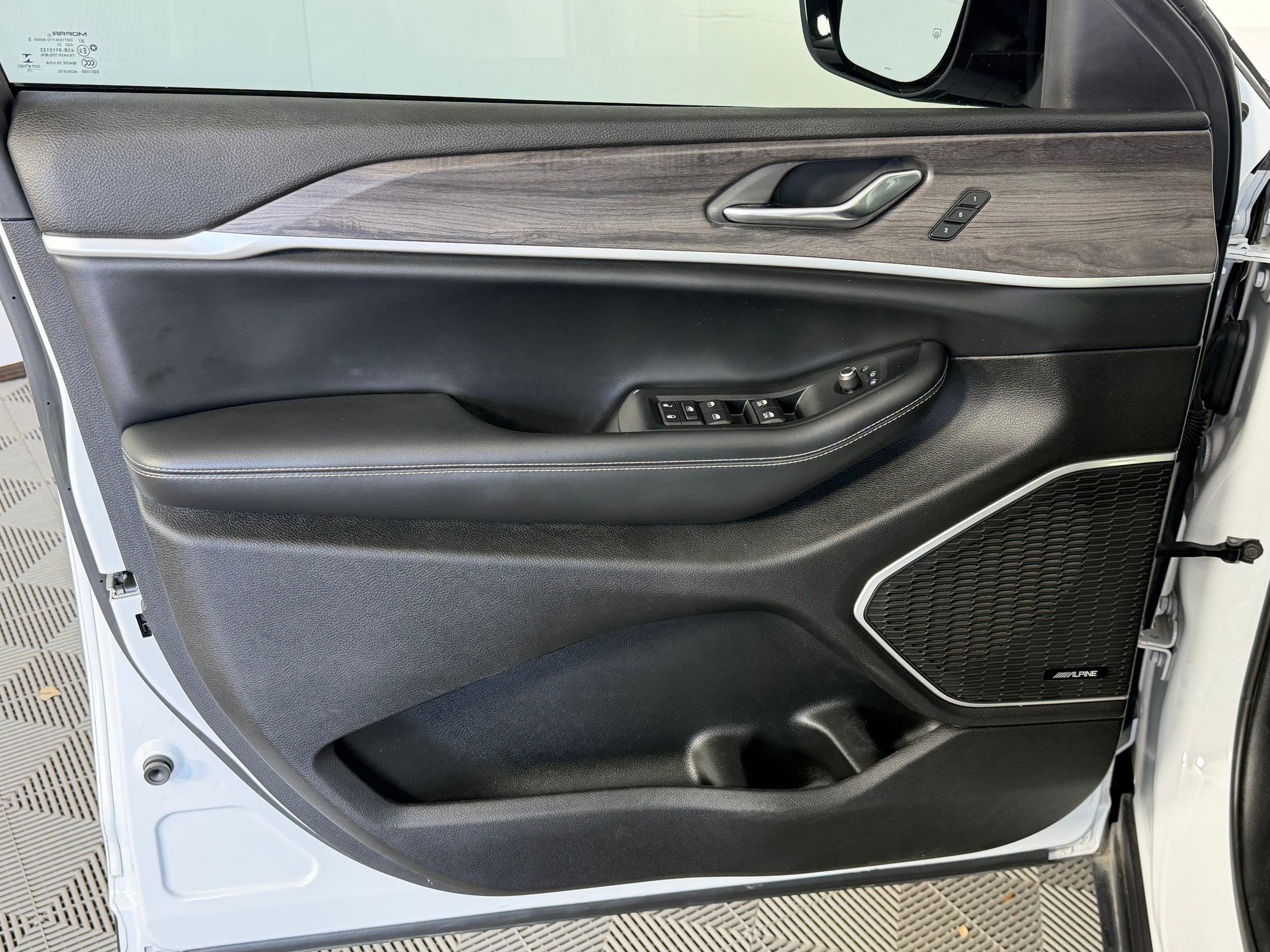 Used 2022 Jeep Grand Cherokee Limited image 12