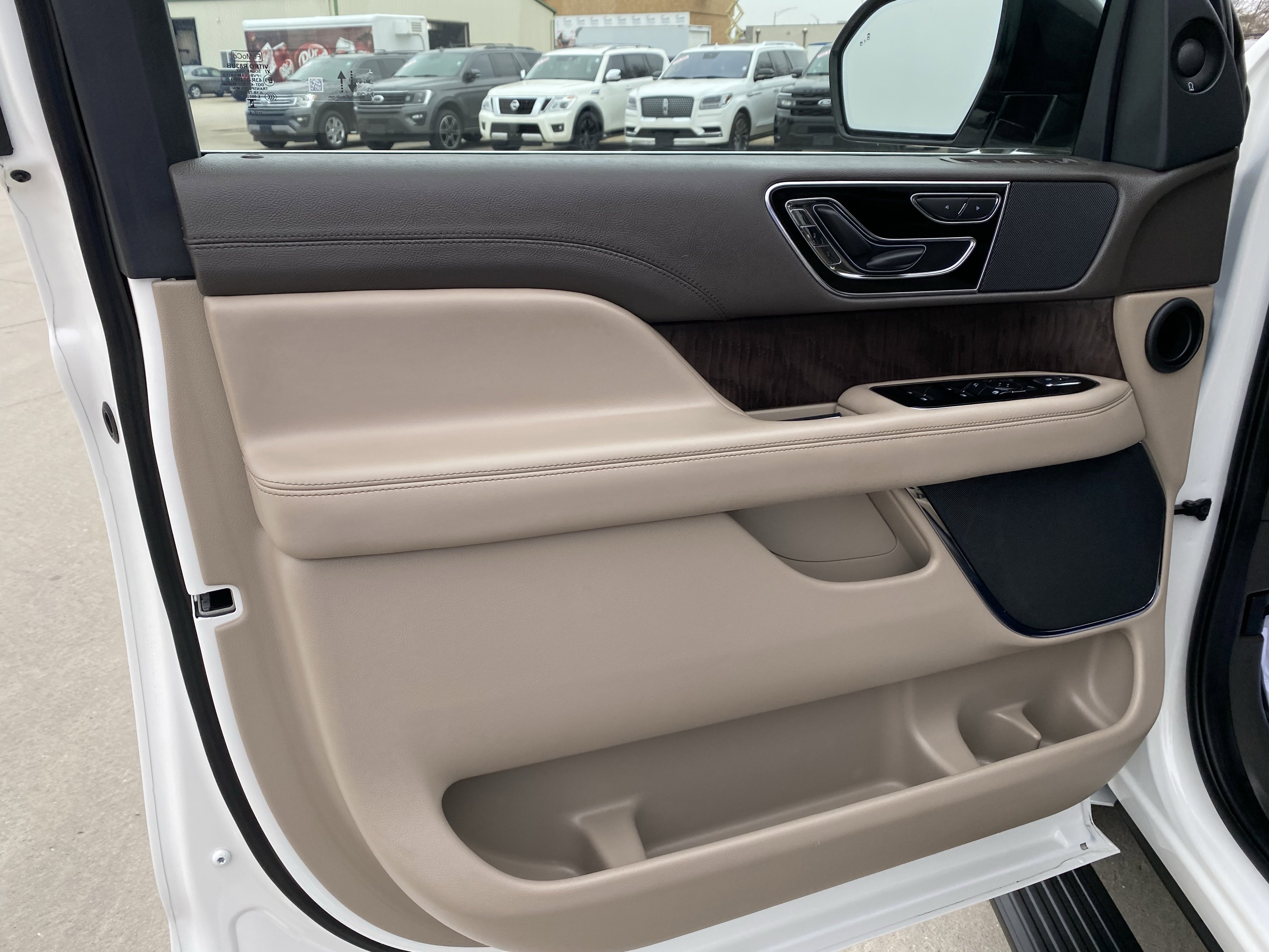 Used 2024 Lincoln Navigator Premiere image 20