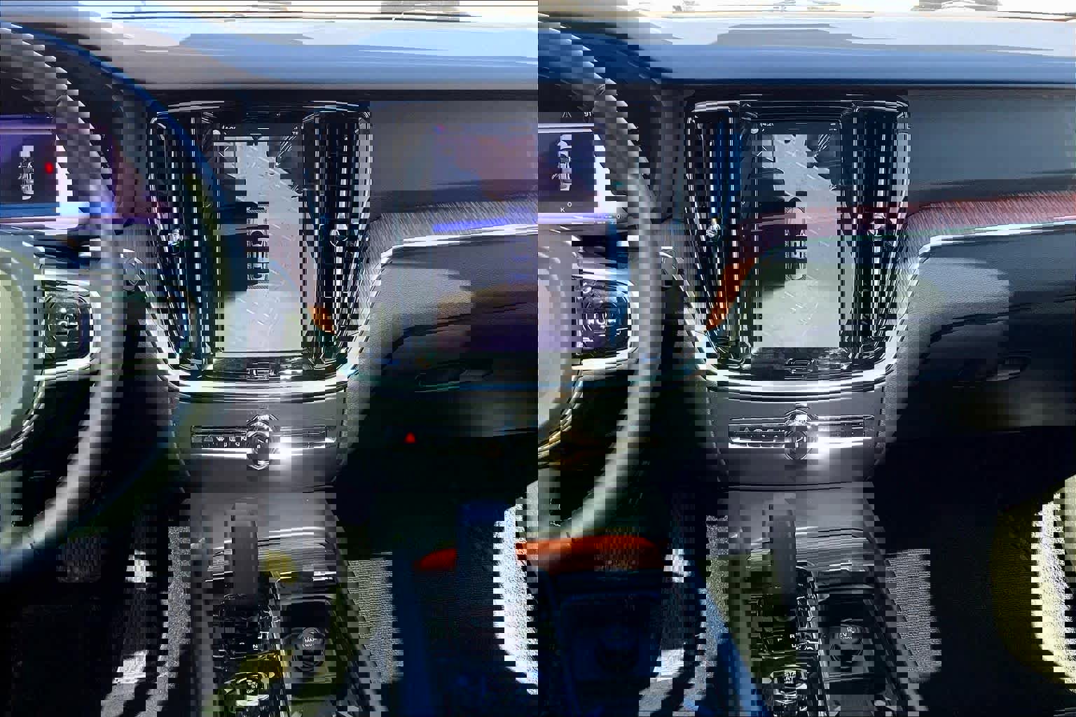 Used 2023 Volvo S60 B5 Plus AWD/4WD image 7