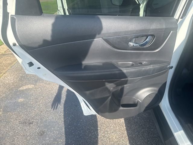 Used 2019 Nissan Rogue SV FWD image 12