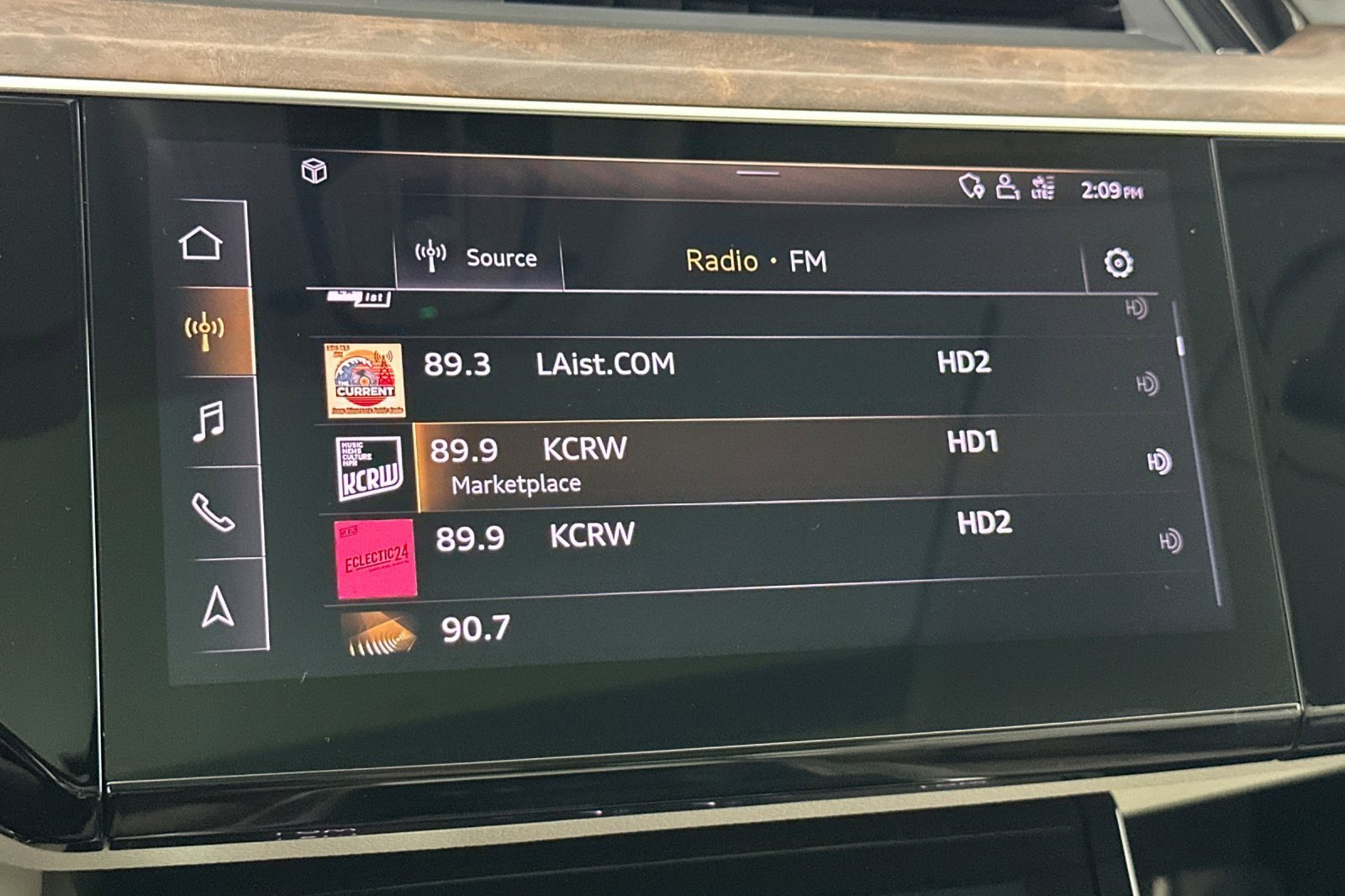 Used 2019 Audi e-tron Premium Plus image 17