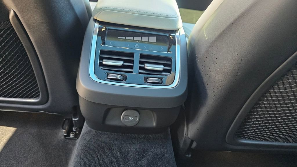 Certified 2024 Volvo V60 B5 Cross Country Ultimate image 19