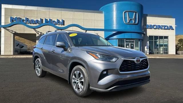 Used 2022 Toyota Highlander XLE