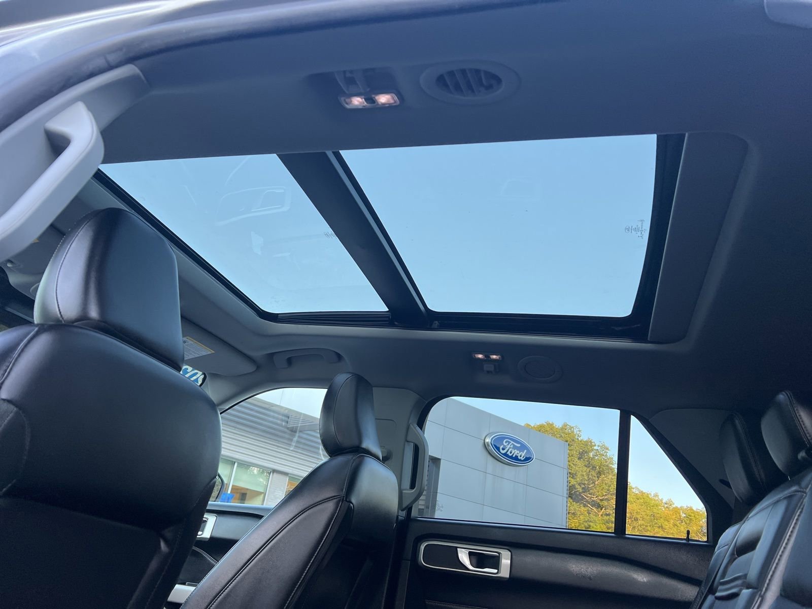 Used 2022 Ford Explorer XLT w/ Equipment Group 202A image 20