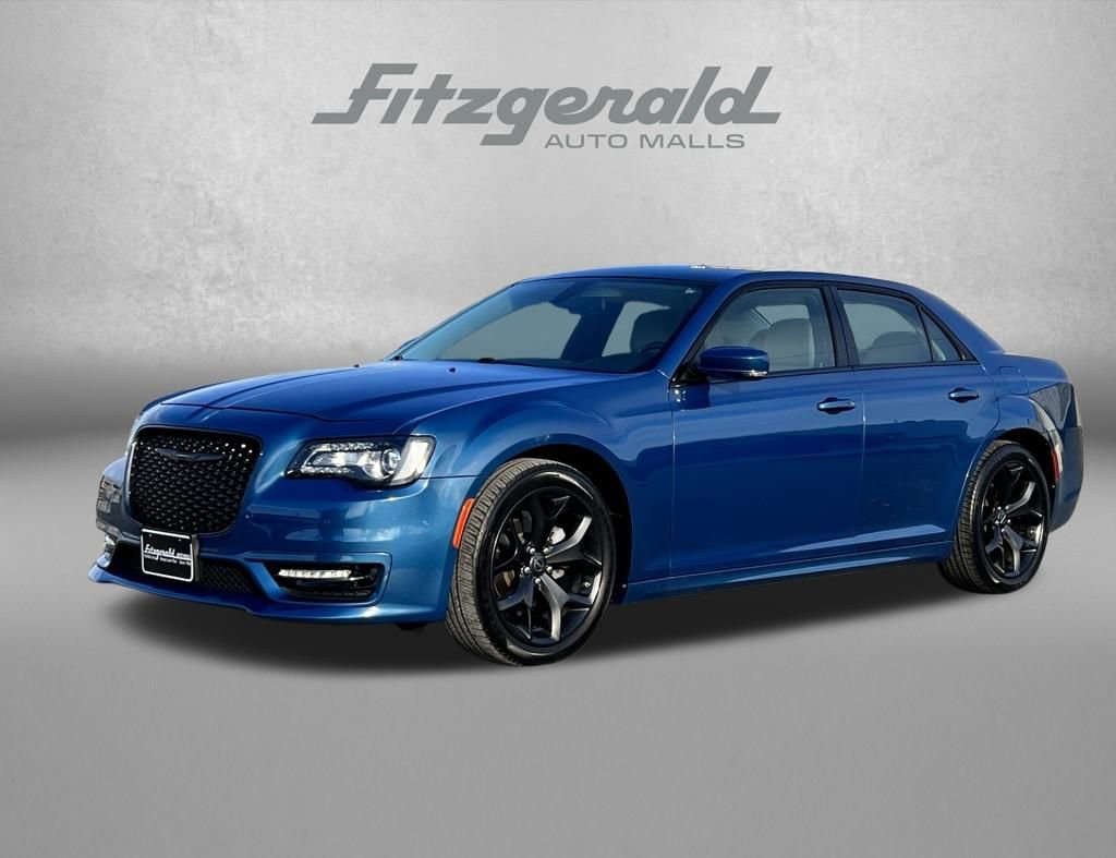 Used 2022 Chrysler 300 Touring L w/ Comfort Group image 2