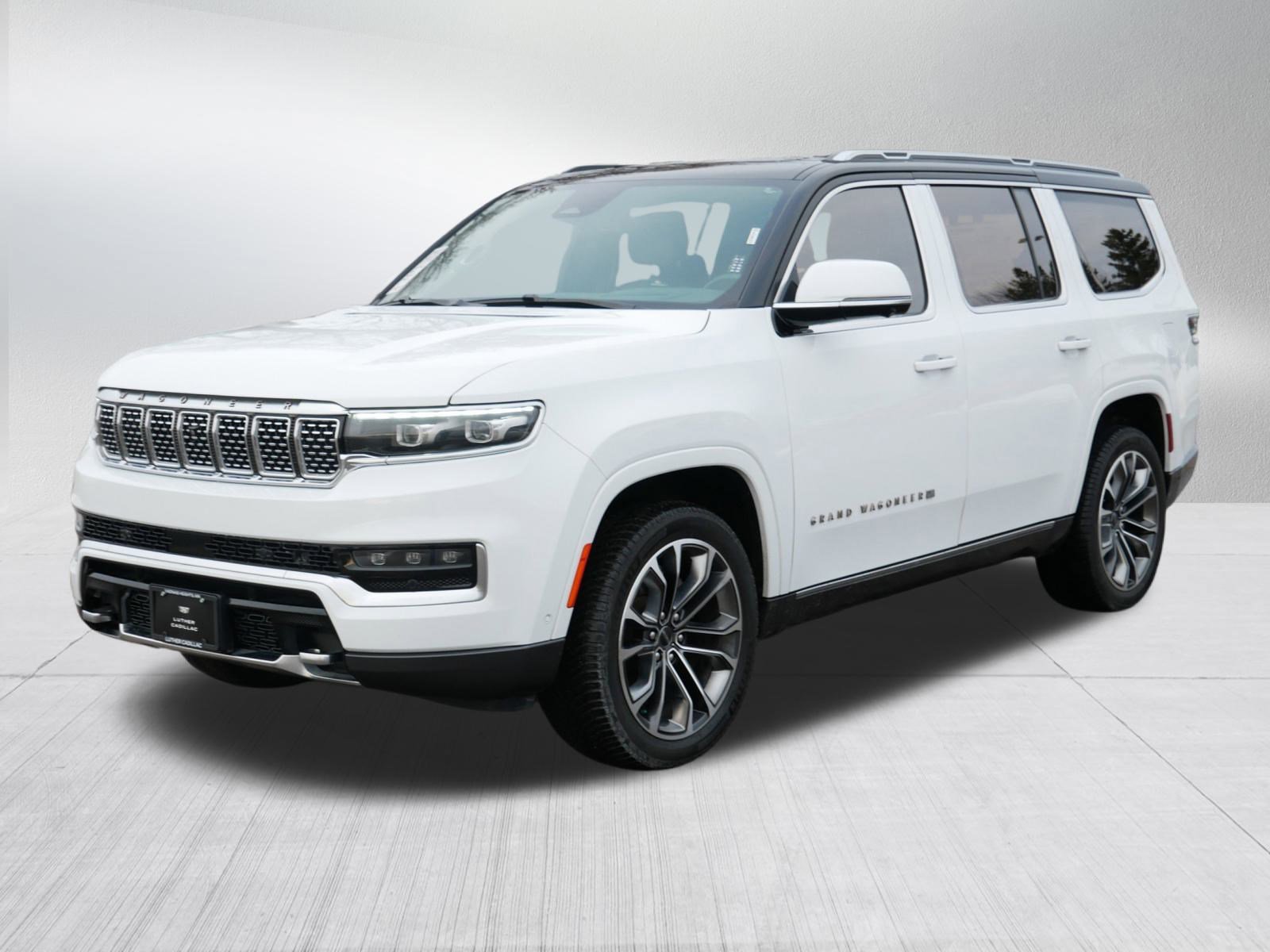 Used 2022 Jeep Grand Wagoneer Series III w/ Rear Seat Video Group 1 image 3