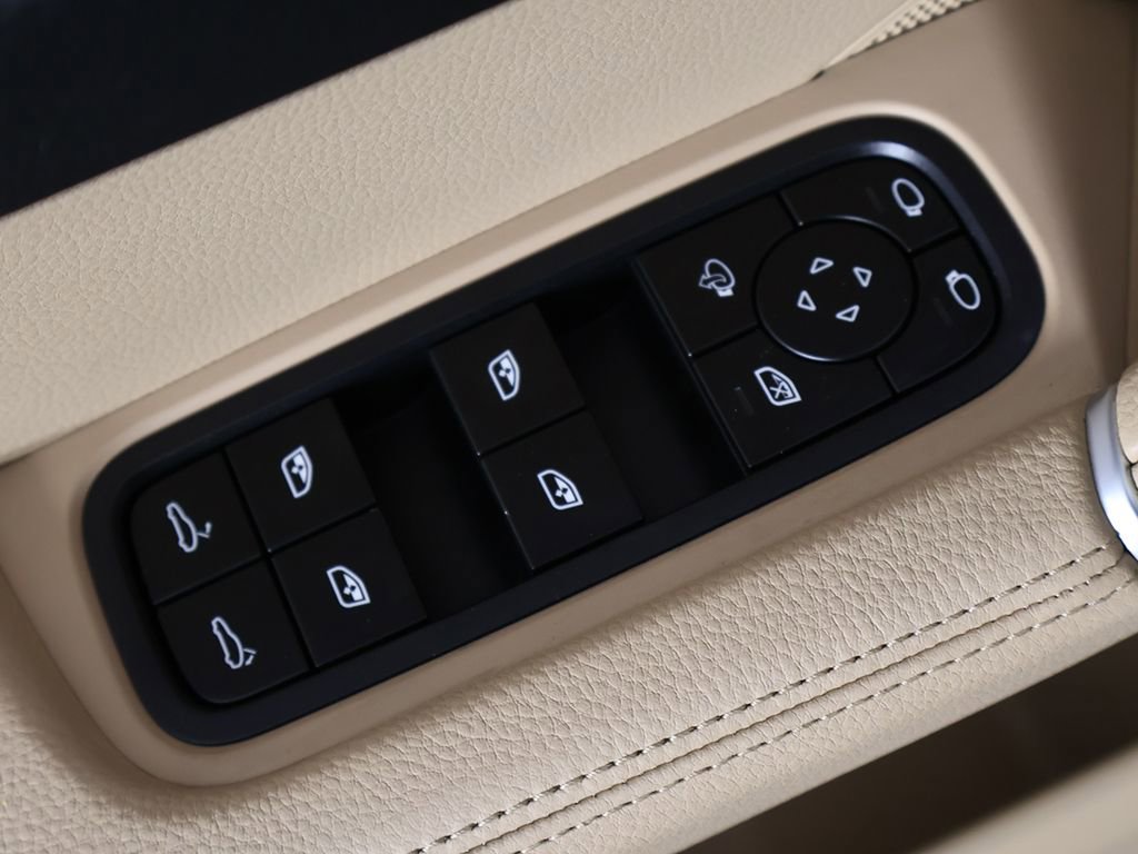 Used 2023 Porsche Cayenne AWD/4WD image 44
