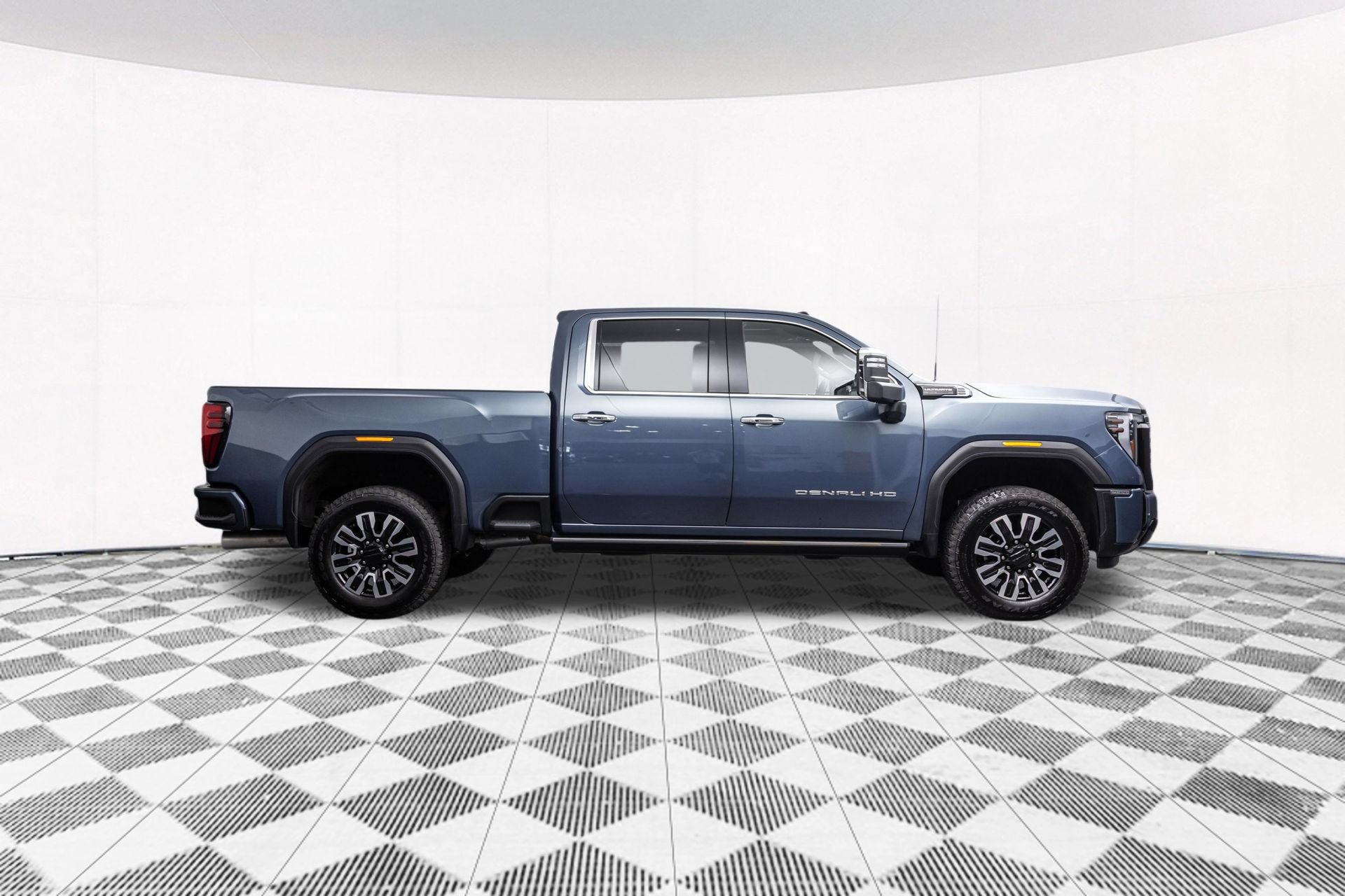Used 2026 GMC Sierra 2500 Denali Ultimate AWD/4WD image 13