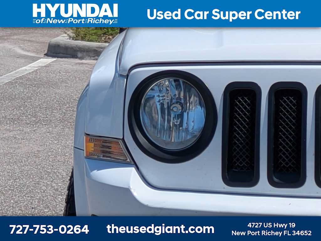 Used 2016 Jeep Patriot Latitude FWD image 12