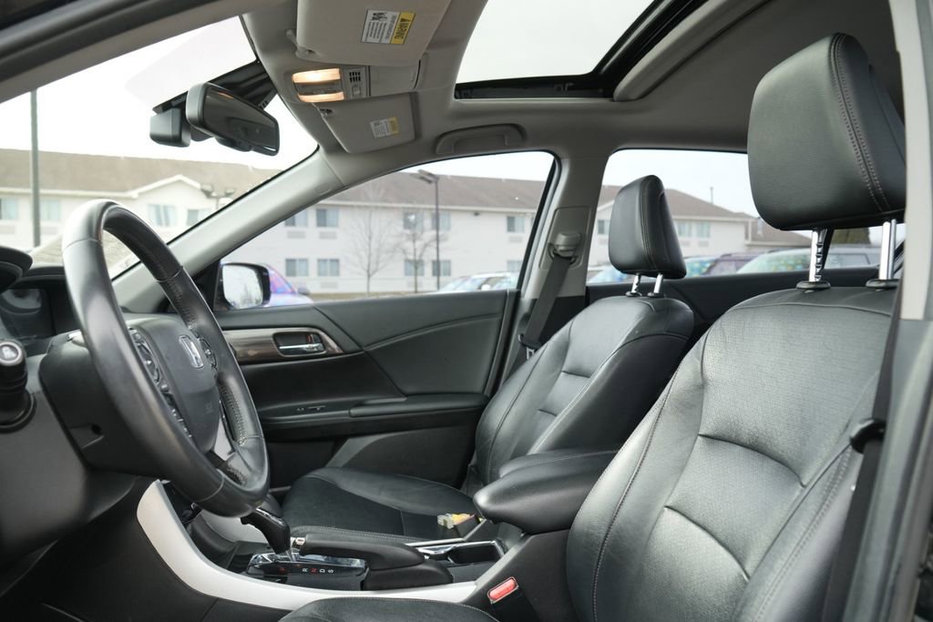 Used 2016 Honda Accord Touring image 24