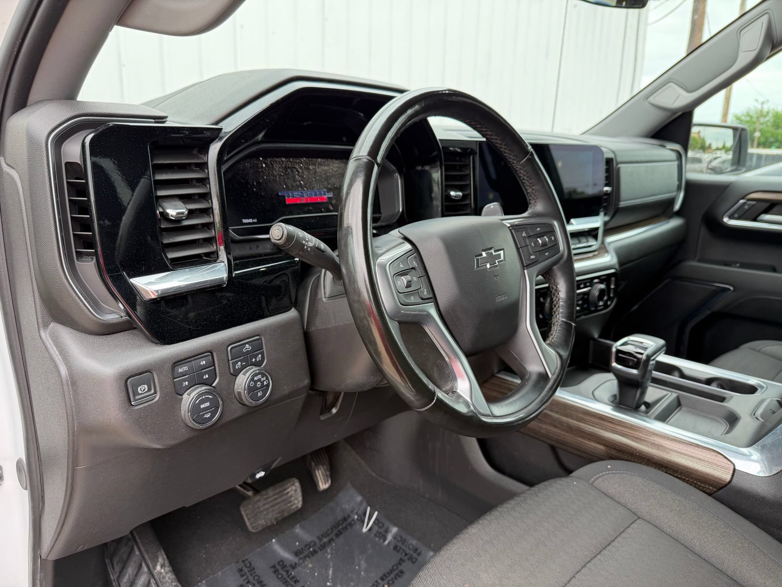 Used 2024 Chevrolet Silverado 1500 LT Trail Boss w/ Protection Package AWD/4WD image 16
