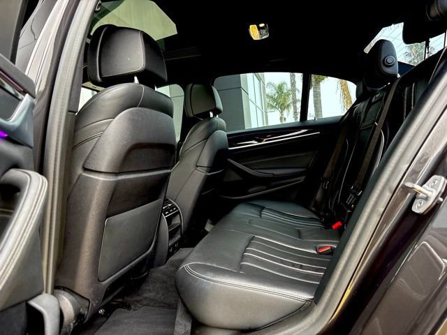 Used 2019 BMW 530e w/ M Sport Package image 12