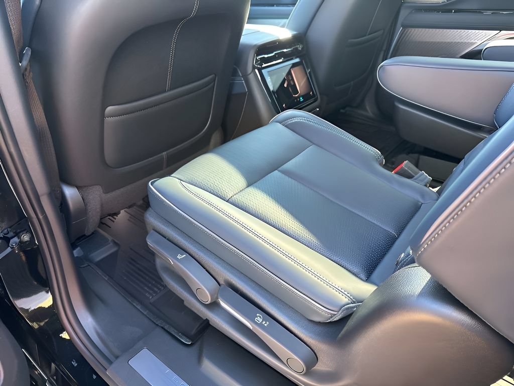 New 2026 Cadillac Escalade IQ Luxury 2 w/ LPO, Floor Liner Package AWD/4WD image 30