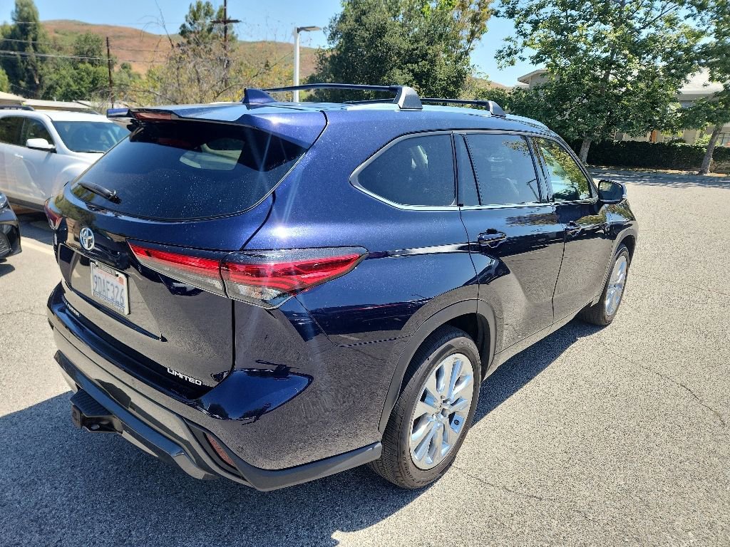 Used 2022 Toyota Highlander Limited FWD image 5