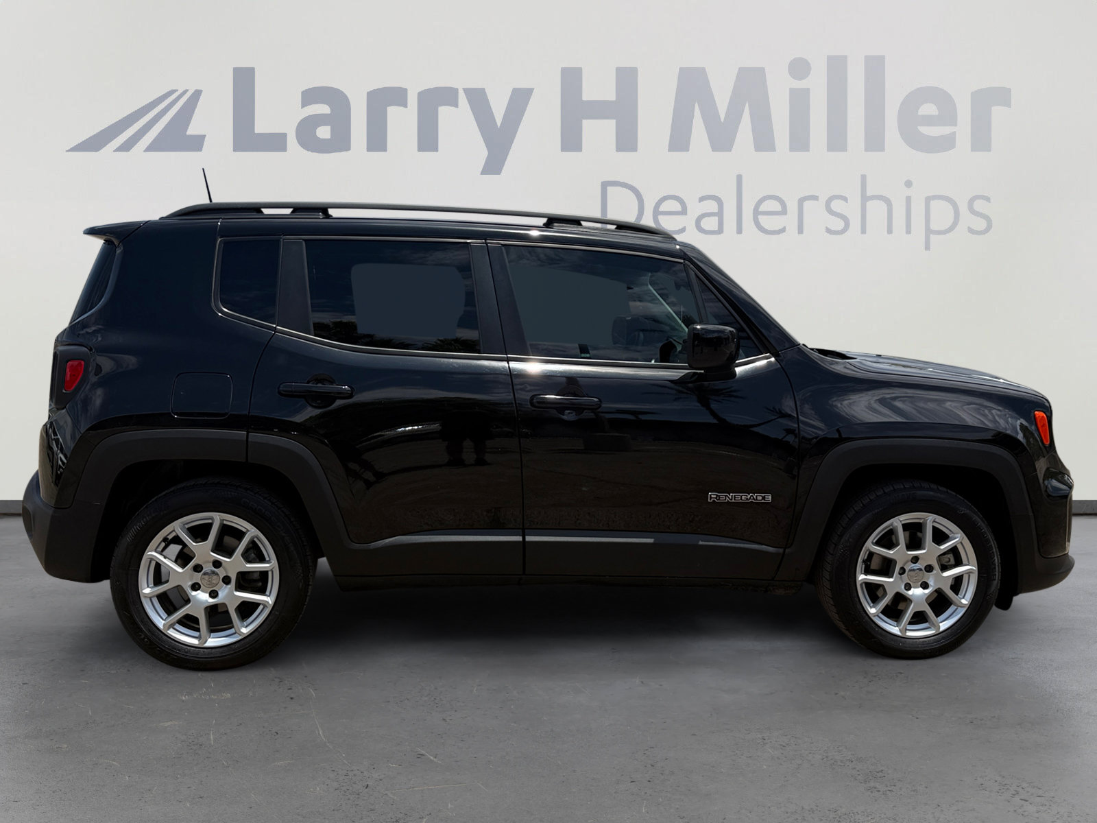 Used 2019 Jeep Renegade Latitude FWD image 6