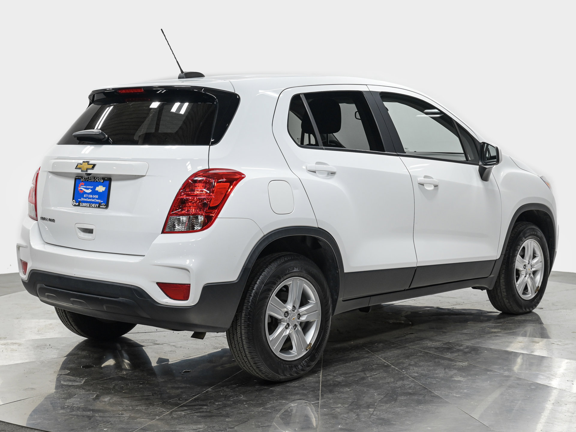 Used 2022 Chevrolet Trax LS w/ Tint and Cruise Package AWD/4WD image 8