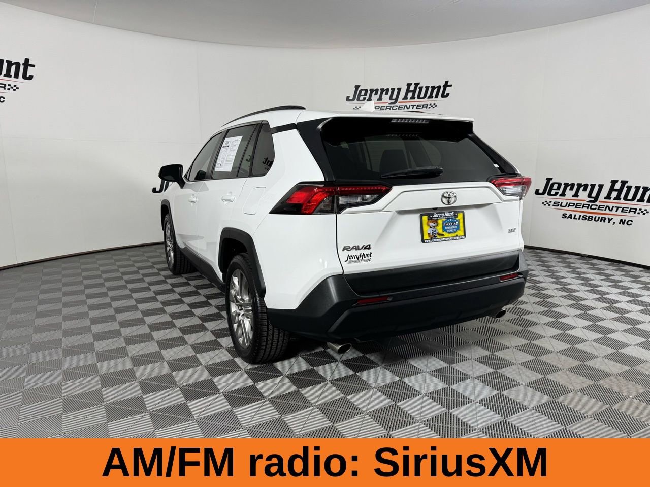 Used 2020 Toyota RAV4 XLE Premium image 9