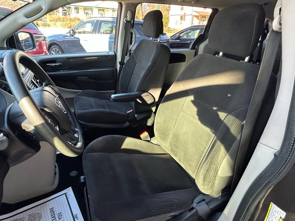 Used 2018 Dodge Grand Caravan SE FWD image 15