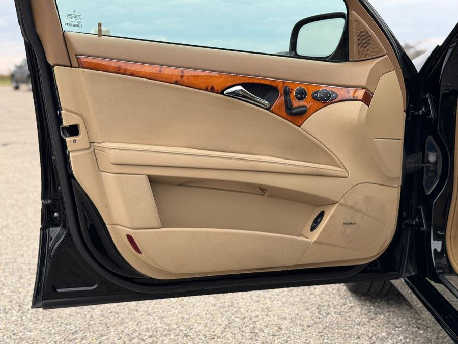 Used 2009 Mercedes-Benz E 350 4MATIC Sedan image 22