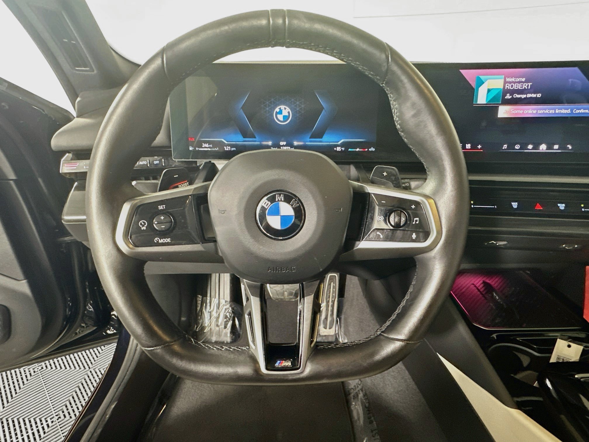 Used 2025 BMW 530i w/ M Sport Package RWD image 15
