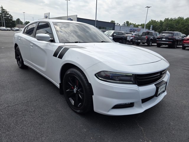 Used 2017 Dodge Charger SXT RWD image 1