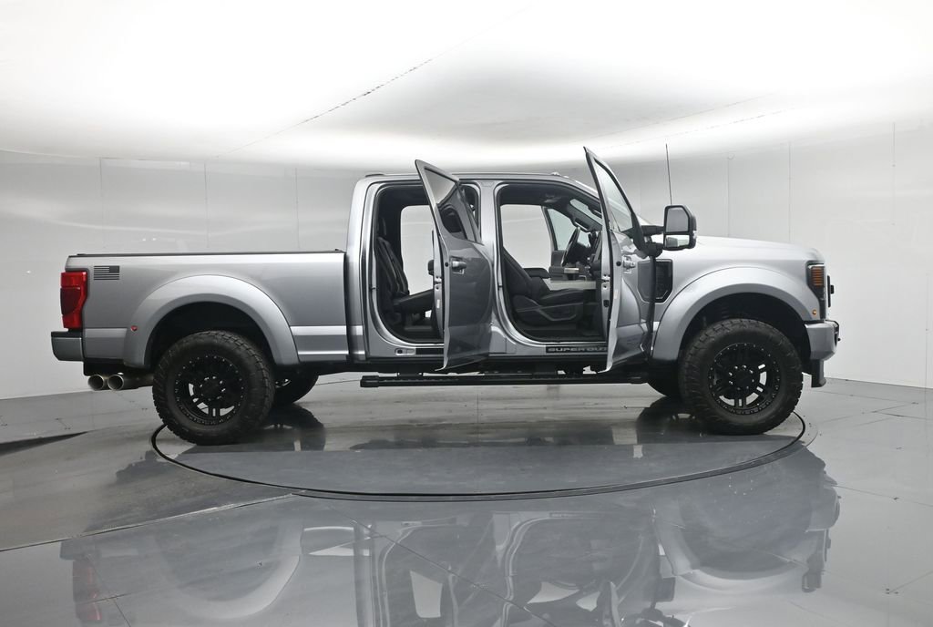 Used 2022 Ford F250 Lariat w/ Black Appearance Package image 3