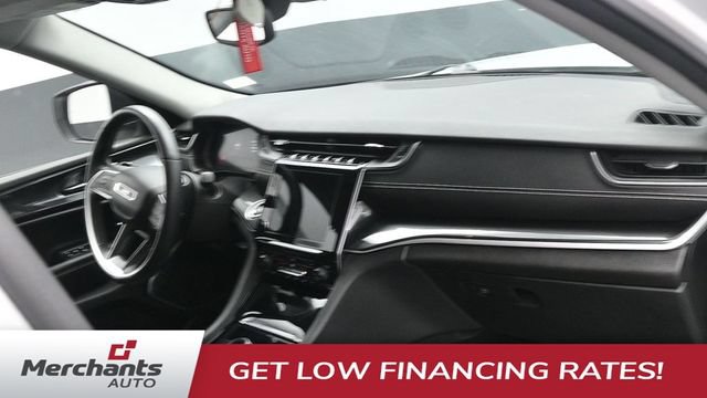 Used 2022 Jeep Grand Cherokee Laredo w/ Luxury Tech Group I AWD/4WD image 12
