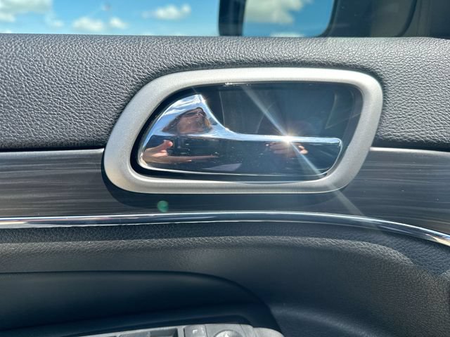 Used 2020 Jeep Grand Cherokee Limited w/ Premium Lighting Group AWD/4WD image 46