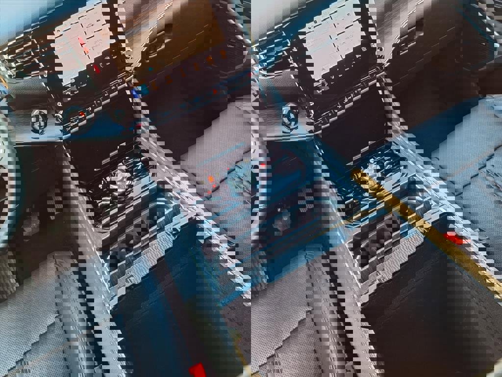 Certified 2024 Jeep Wagoneer L Series III w/ Flexible Seating Group image 42