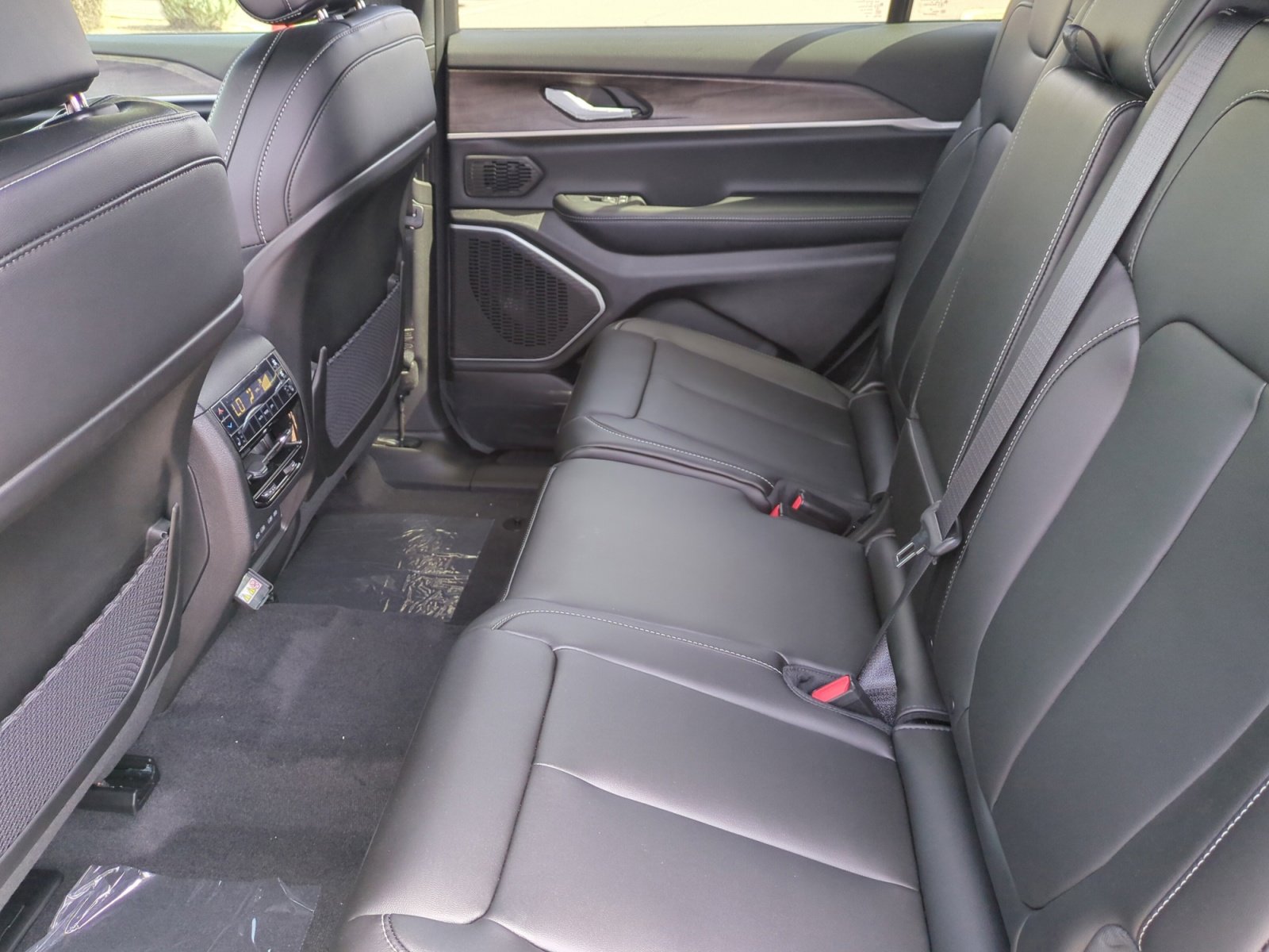 New 2026 Jeep Grand Cherokee L Limited AWD/4WD image 17