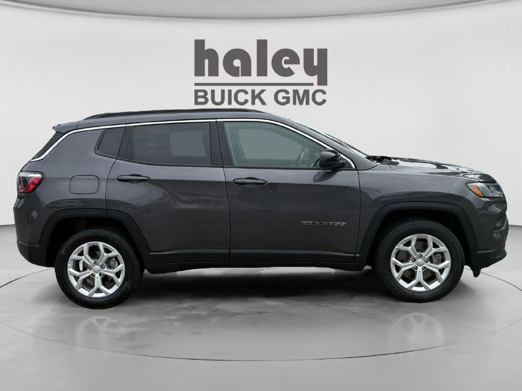 Used 2024 Jeep Compass Latitude AWD/4WD image 6