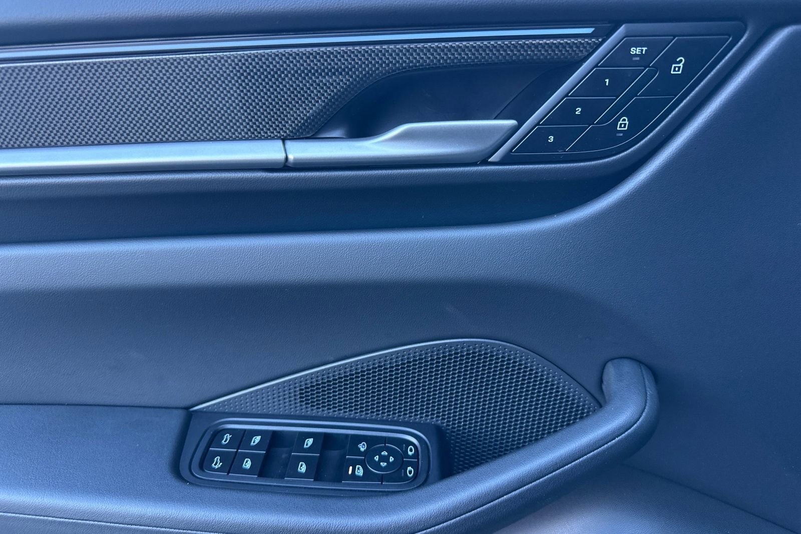 Certified 2025 Porsche Macan 4S Electric image 12