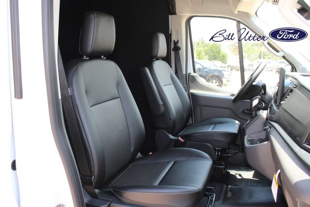 New 2026 Ford Transit 250 148 Medium Roof w/ Load Area Protection Package RWD image 7