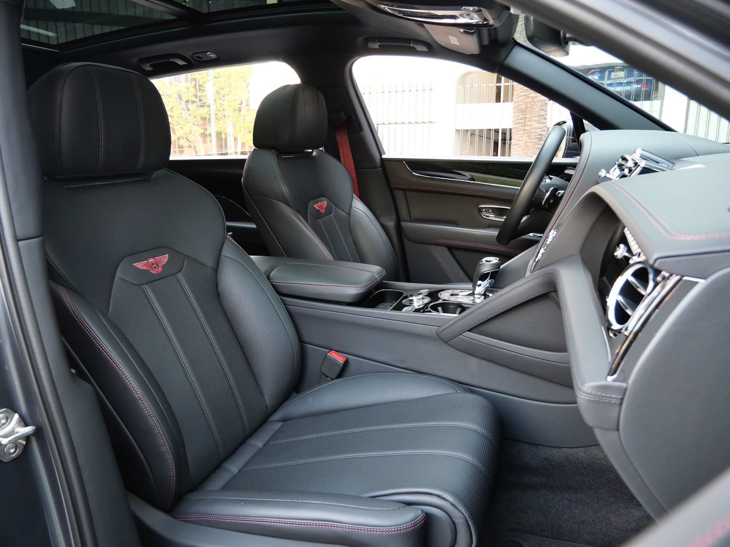 Used 2024 Bentley Bentayga Extended Wheelbase AWD/4WD image 24