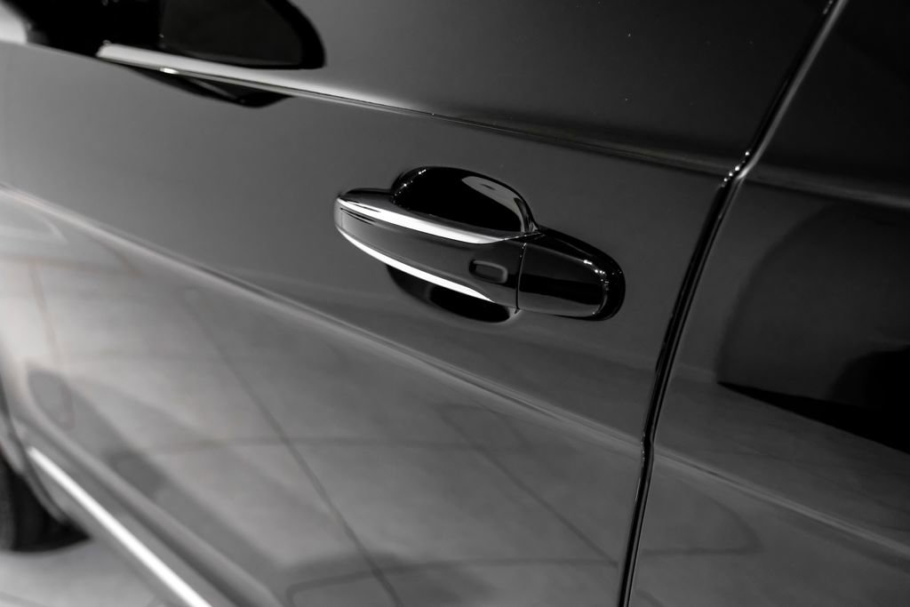 Used 2019 Bentley Bentayga image 35