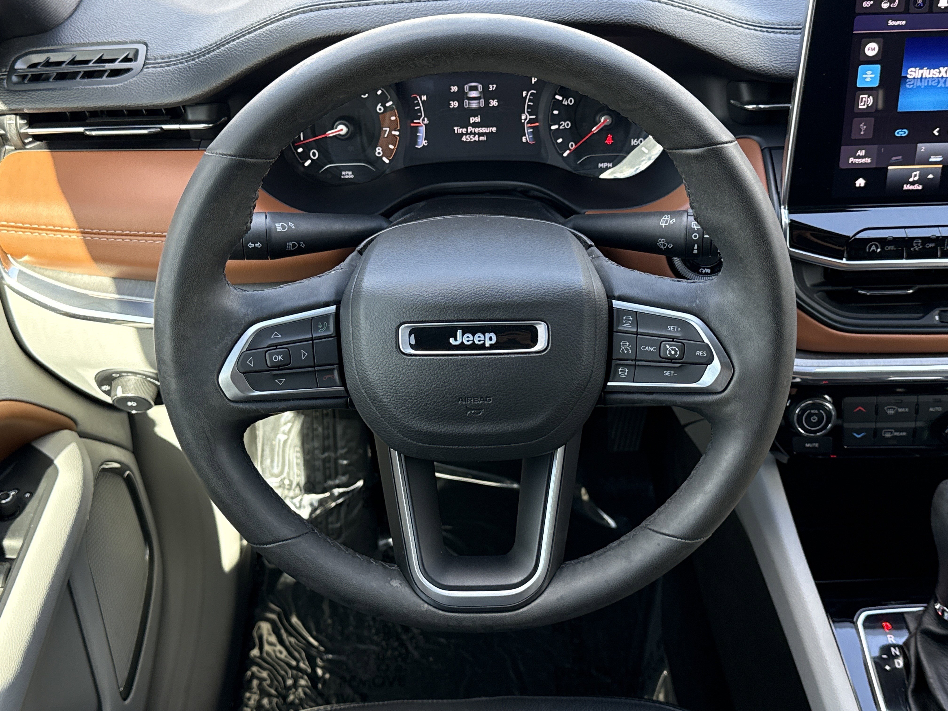 Used 2023 Jeep Compass Limited image 17