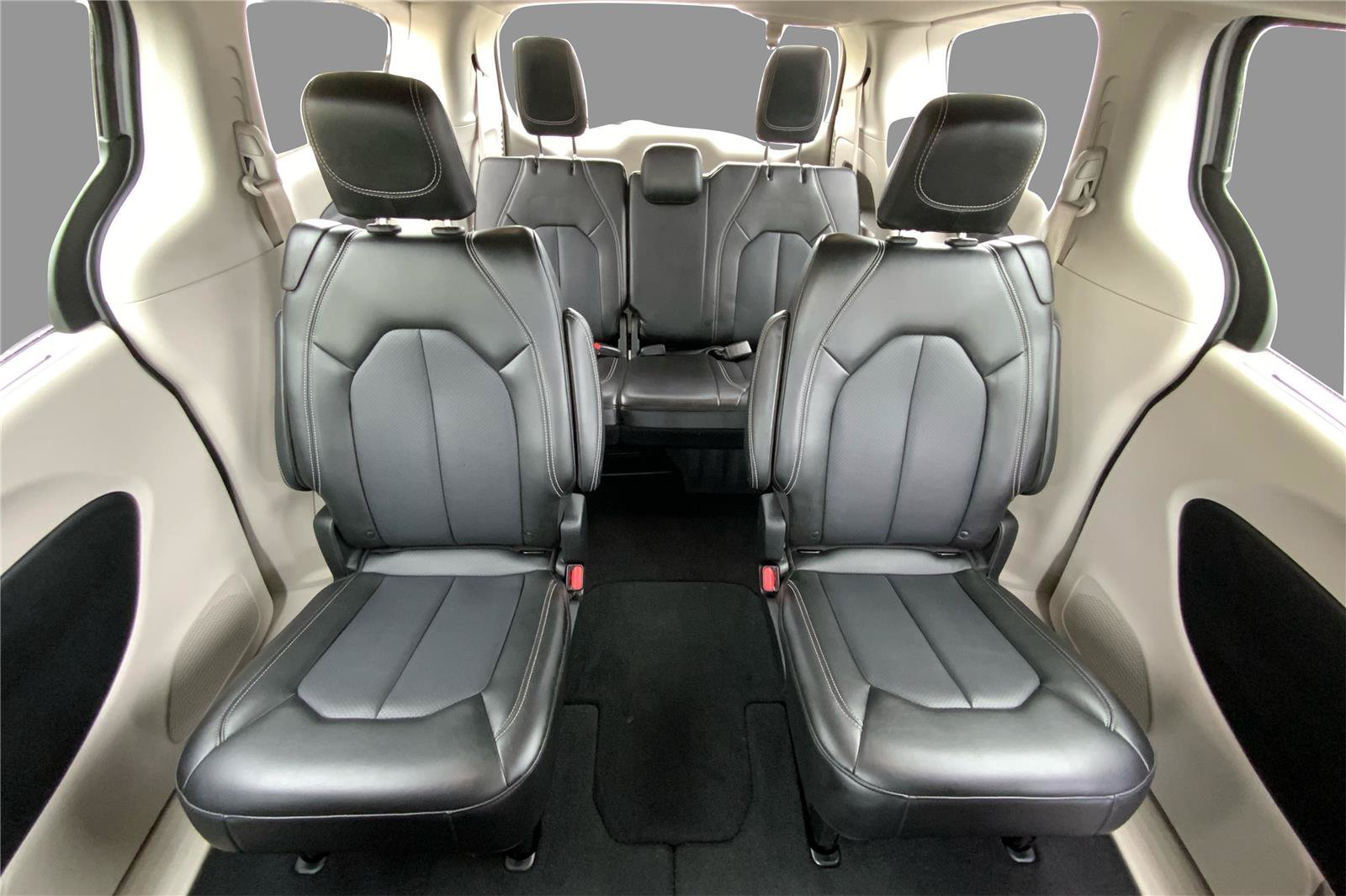 Used 2024 Chrysler Pacifica Touring-L FWD image 14