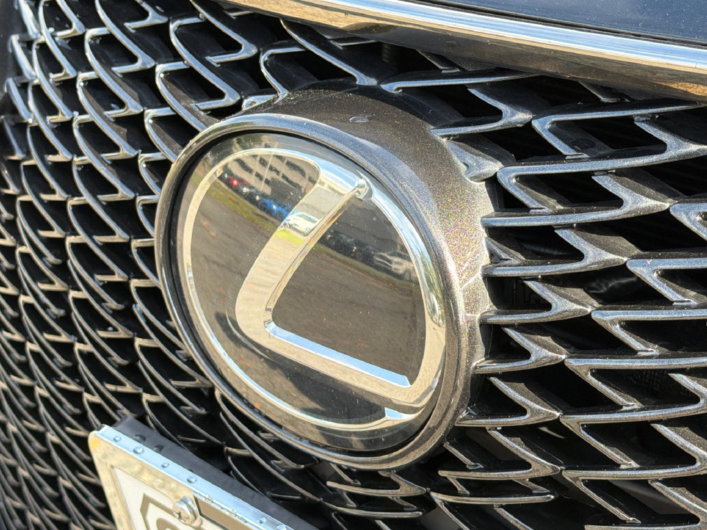 Used 2022 Lexus ES 350 F Sport w/ Accessory Package FWD image 12