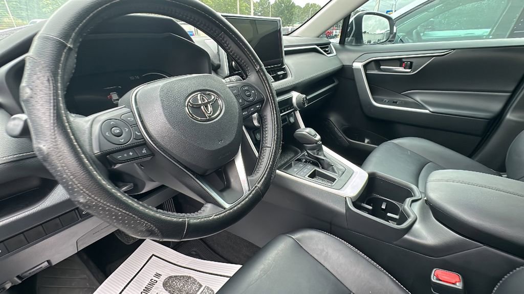 Used 2023 Toyota RAV4 XLE Premium image 11
